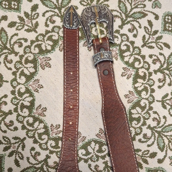 Elegant Brown Leather Belt with Silver Buckle - Picture 8 of 16